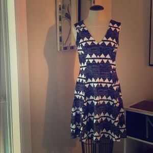 H&M Double-V Midi Sleeveless Print Stretch Dress